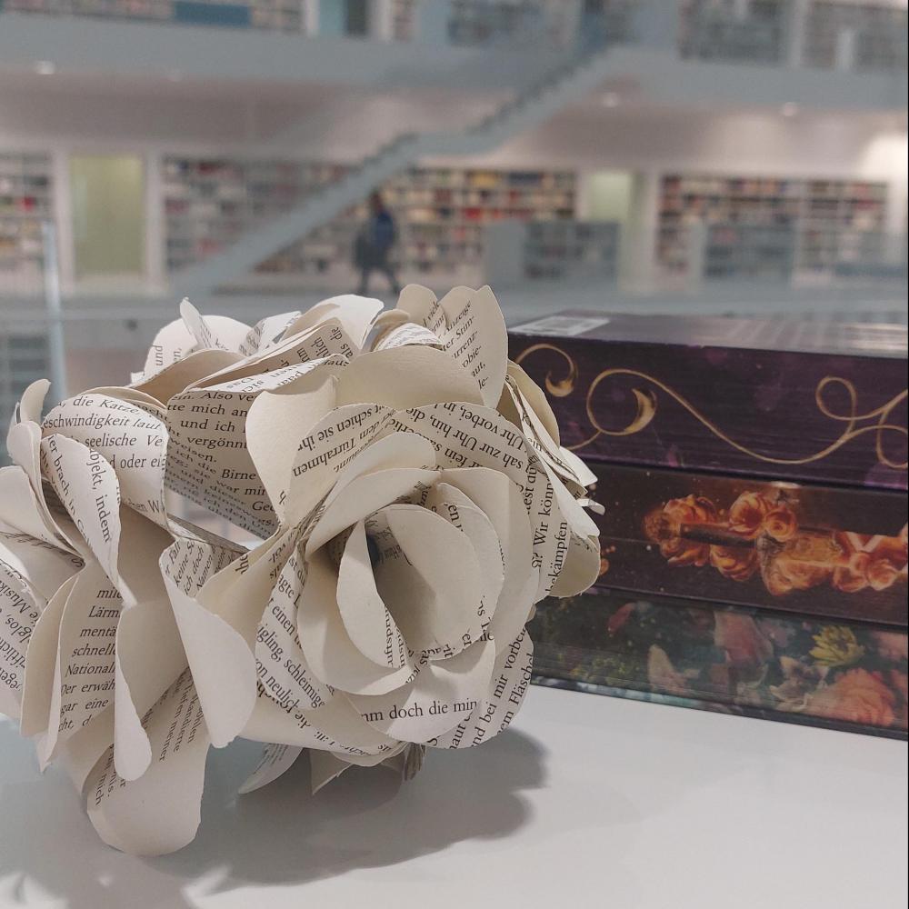 Bild zur Veranstaltung - DIY BookTok Vibes: Zauberhafte Buchblüten