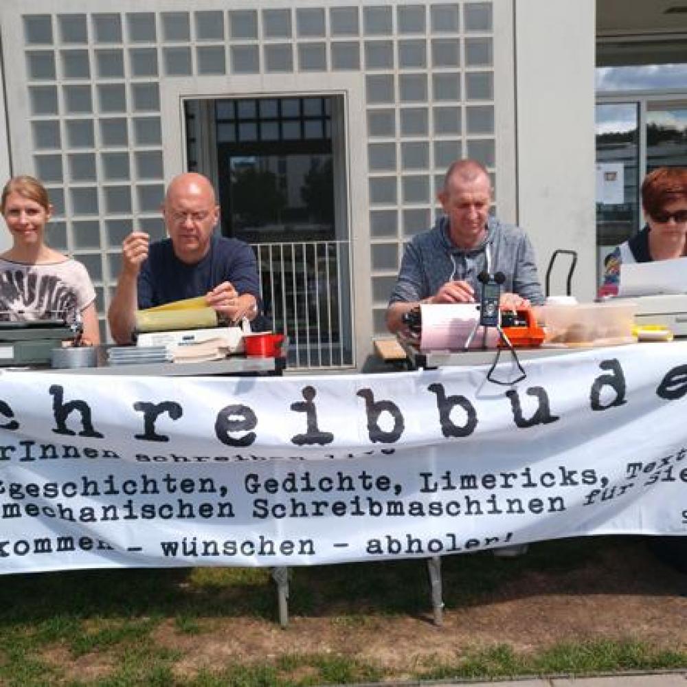 Bild zur Veranstaltung - Eröffnung der Leseterrasse: Get Shorties - Schreibbude