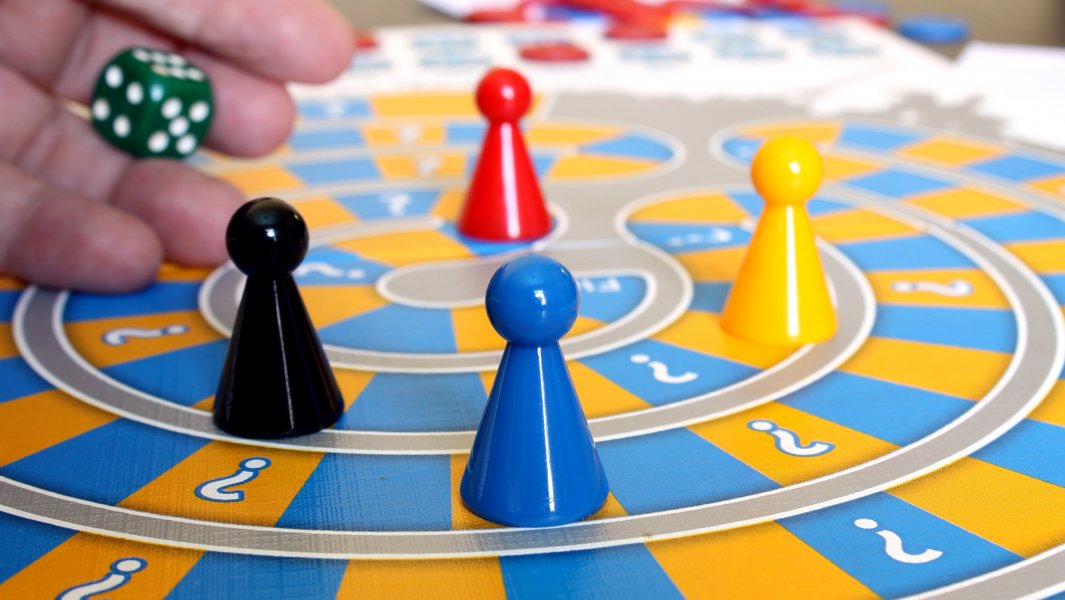 Spieleabend September in der Bibliothek am Neckar –  Brett- und Kartenspiele für Erwachsene