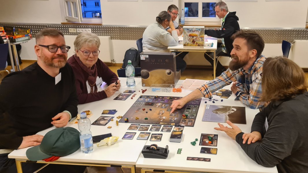 Spielen zwischen Büchern: Brettspielabend