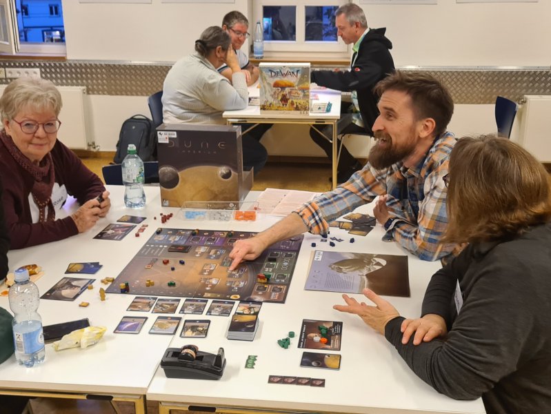 Spielen zwischen Büchern: Brettspielabend