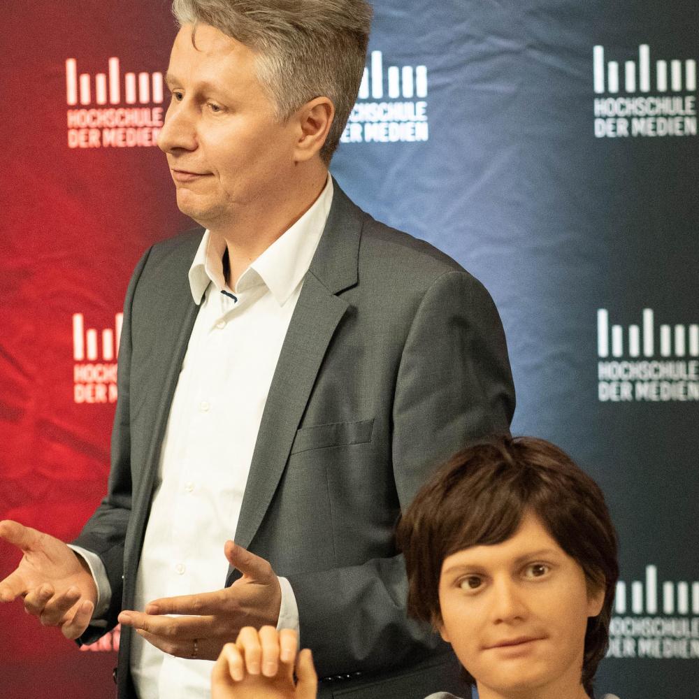 Bild zur Veranstaltung - Humanoide und androide Roboter in Deutschland und Japan - aus der Forschung in den praktischen Einsatz