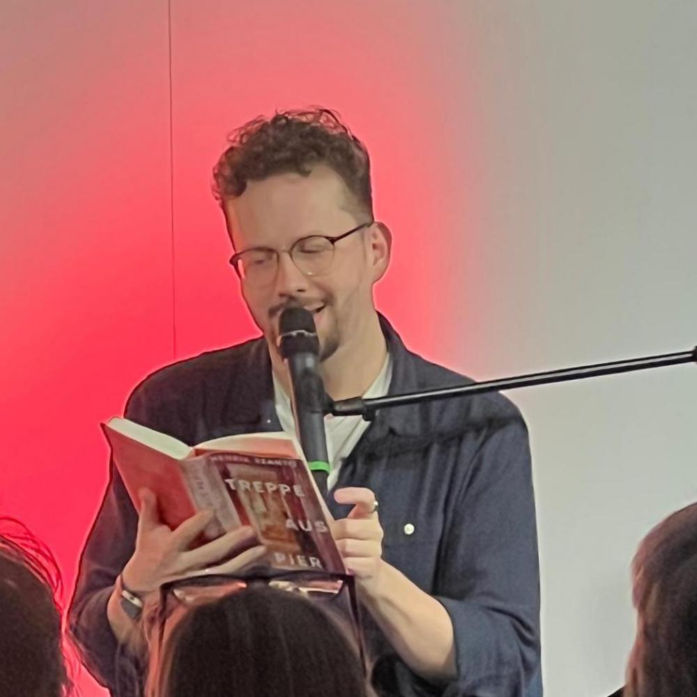 Bild zur Veranstaltung - Treppe aus Papier